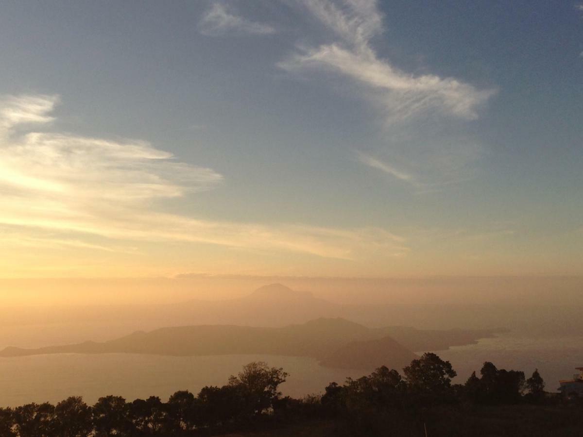 A Breath Taking View Of Taal Lake & Volcano Tagaytay City Ngoại thất bức ảnh