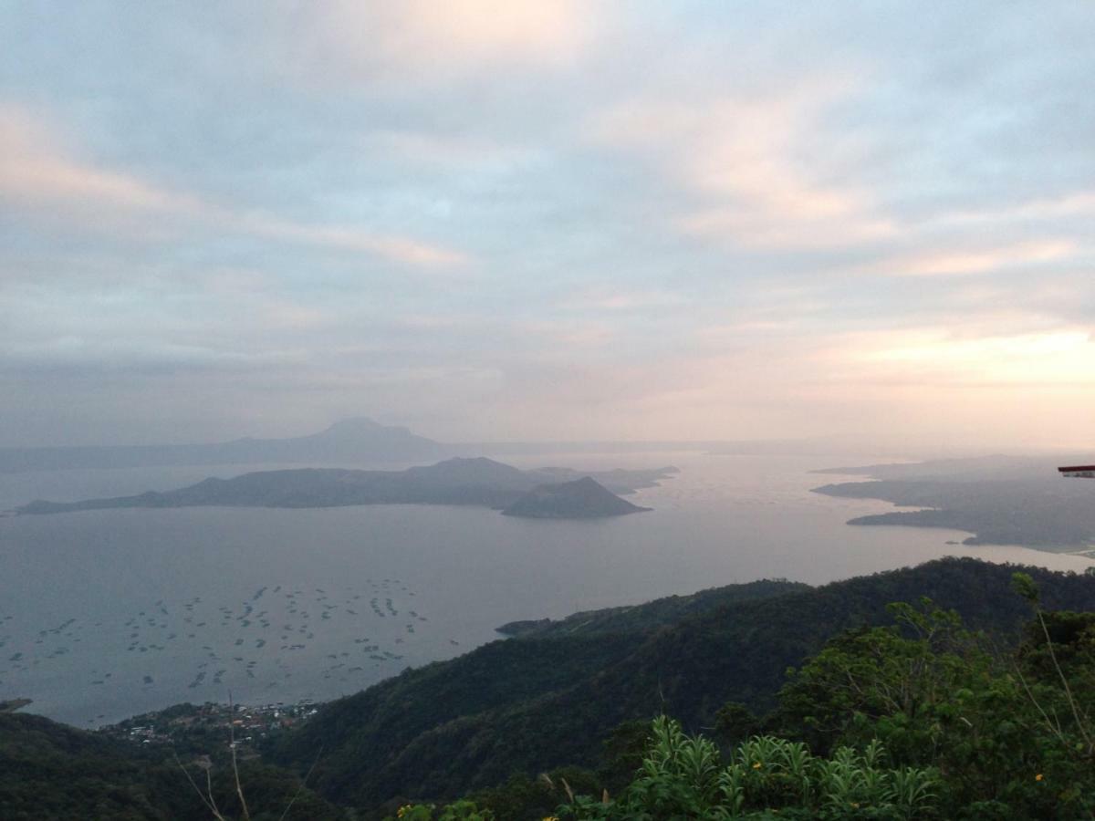 A Breath Taking View Of Taal Lake & Volcano Tagaytay City Ngoại thất bức ảnh